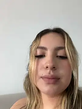 Cloee_Rainbow1 - Close cam + oil in my BIG boobs 💦🍒🍒