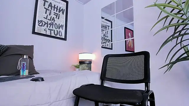 Caroline_dh - cameltoe