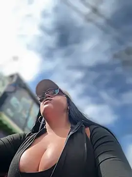Outdoors-Mia_Khalifa