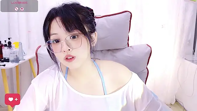 QiQi-Big - 小穴抽插逼逼出水~