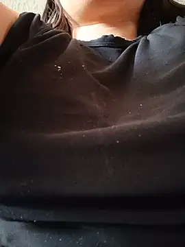 Lucy_blush - Flash tits +Pinching the nipple