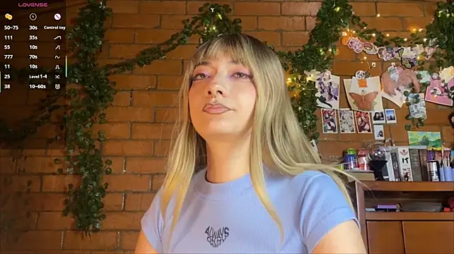 Annycolin_ - Show Boobs + Ahegao
