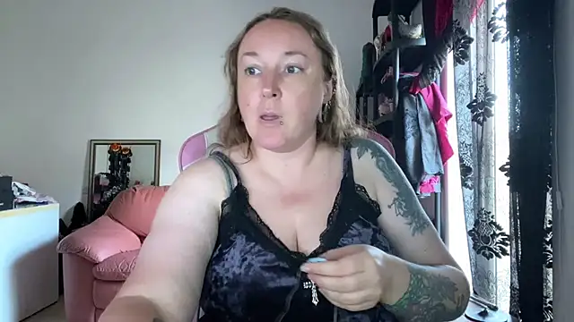 Kisicaxx - my huge boobs