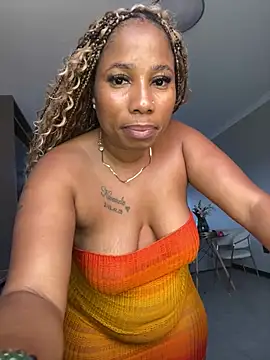 CurvyDesire1