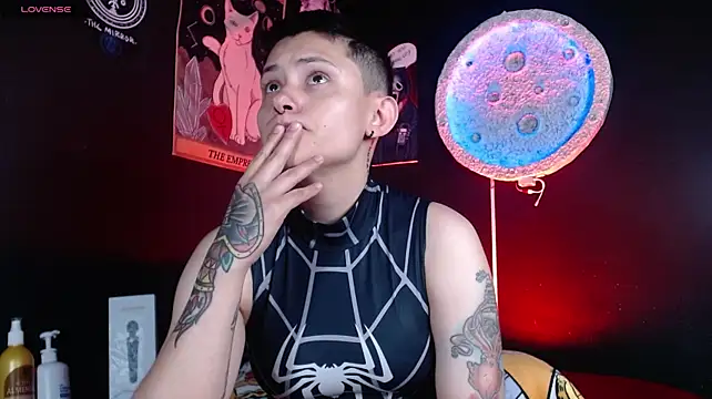 girl_intense444