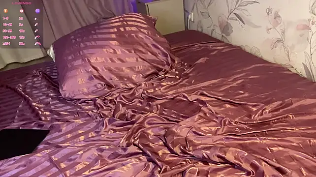 MilaLunelle - Destroy my pussy with 2 fingers