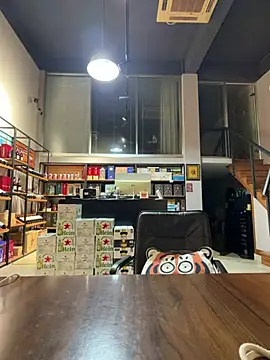 Yiyi_yi - 店门口大腿夹假鸡鸡