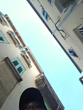 U_prolazu - Wear butt plug in public