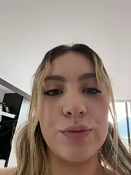 Cloee_Rainbow1 - Spanks ass x8 so hard for me 👋🍑🥵🔥
