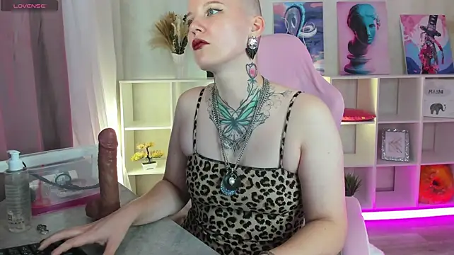 Ruby_Toreadorr - Handjob a dildo