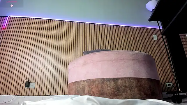 _VALERIAGOMEZ - 4 fingers in my pussy