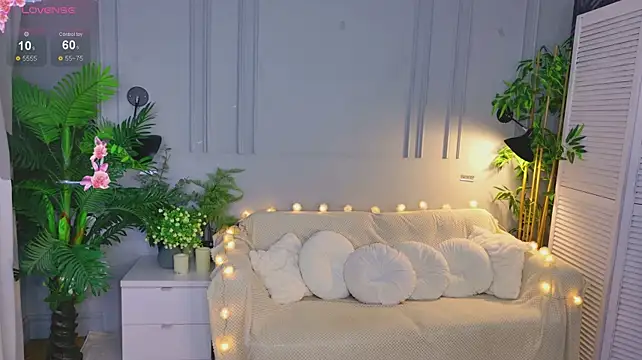Lana__Cute_ - suck fingers