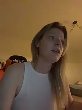 MaryHiggins - Sucking a dildo with saliva on her tits