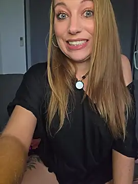 XLisaxx - 🥵 Zoom sur ta chatte et gode toi !