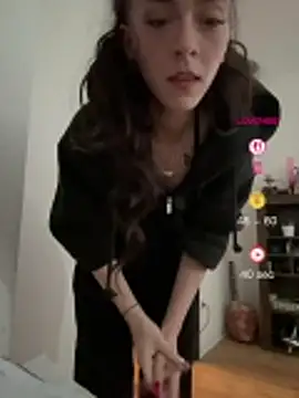 Adrixnx22 - 5 min Dildo Show+ Titten zeigen🙊😏