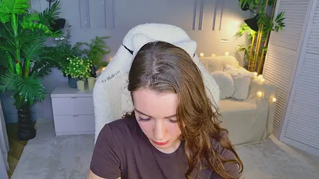 Lana__Cute_ - suck fingers