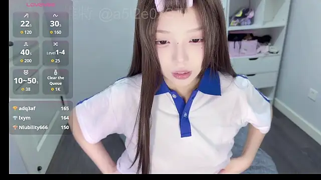 A5l2e0x - 清纯学妹小爱欢迎爸爸们小黑屋调教，目标完成一半脱上衣，小黑屋可以玩炮機哦
