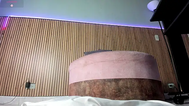 _VALERIAGOMEZ - 4 fingers in my pussy