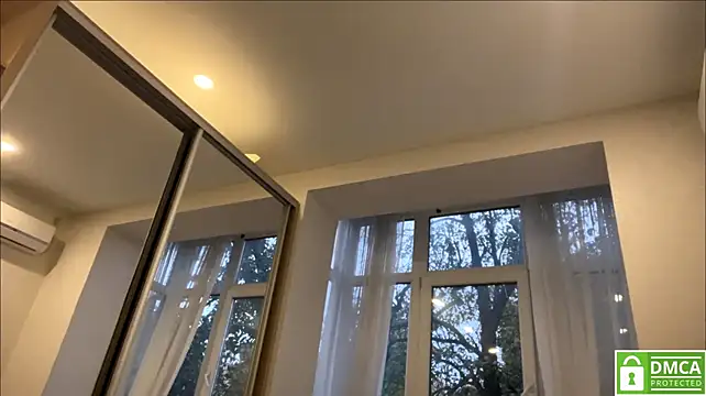 Mollyrealay - shy little dance