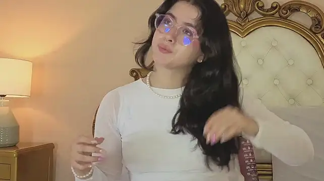 LiLLiAnderson - ⭐ Pinching my nipples