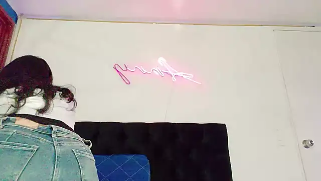 Anny23_ - Dance naked and oil