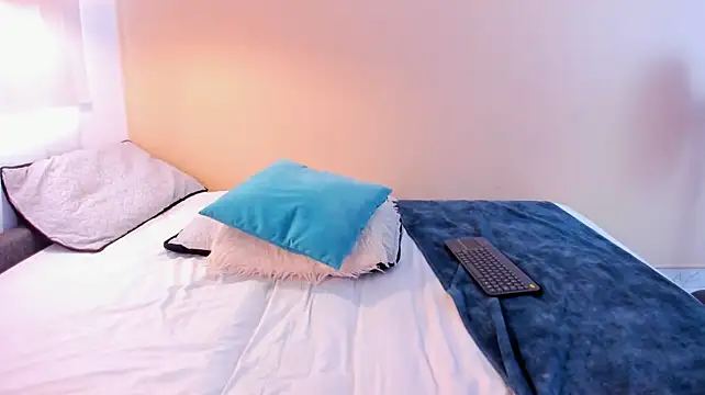 Sophiahar - Take off your shorts + anal plug