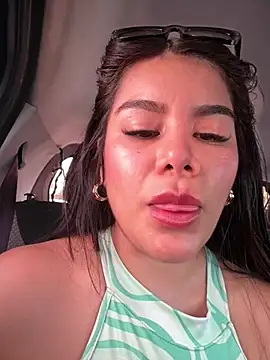 Issane_Peru - Play my tits and Lick nipple