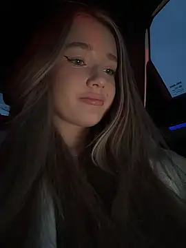 Milaa_sun - destroy pussy w/fingers +open door WC 🚽
