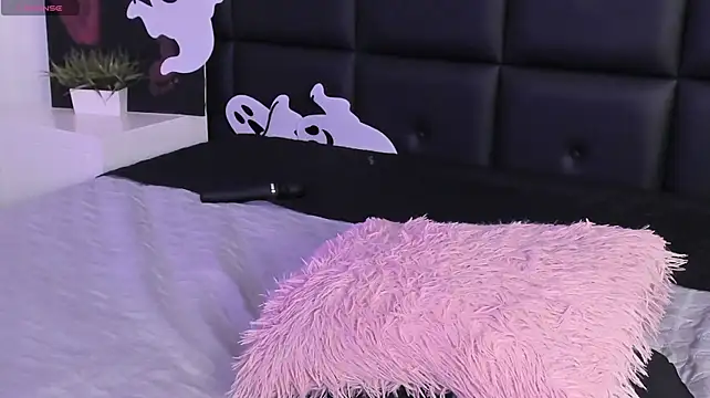 DanellaZambrano - Doggy style + spank x 3