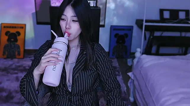 Serendipity-01 - 带宝宝参观bella 女王的床