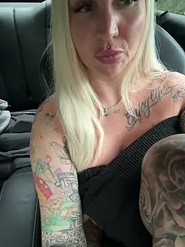 CoraDiamond - FULL NAKED + 1 Clip 😍