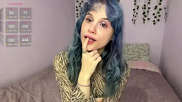 Lili_pup - Take off vest and squeze titties