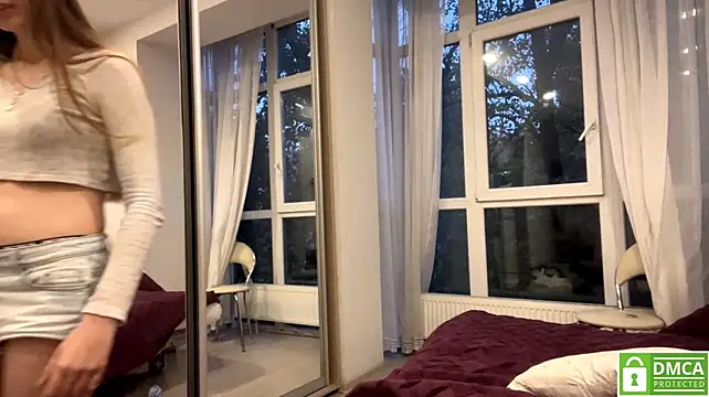 Mollyrealay - shy little dance