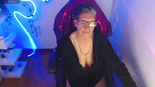 Selena_ferreira - oil in the breasts