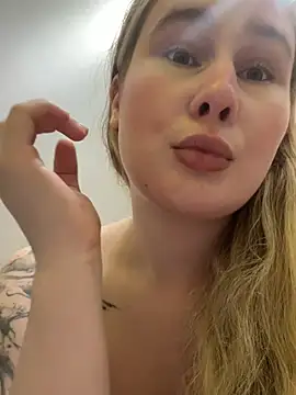 SiaLater - 👅Sabrns pussy while openg door in WC😱