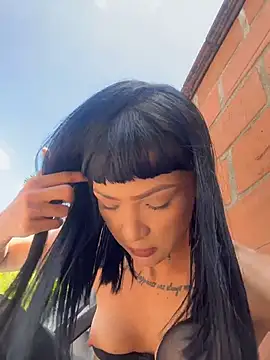 AxaraXXX - FINGERING PUSSY 💦🔥IN PUBLIC 💦🔥