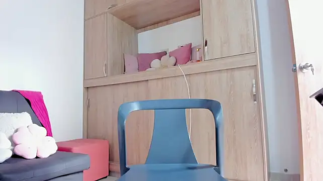 Oralarson1 - 2 fingers in ass 👀🍑✌🏼