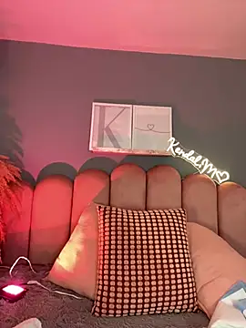 KendalMilleer - suck both nipples at the same time