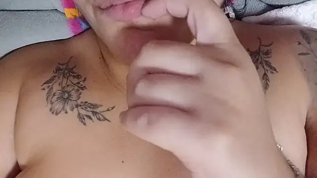 Kittysweetieprrr - squirt con dildo👅
