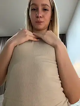 LunaVelvetti - lift up top & sexy play with tits