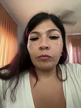 LatinaCalienteMilf - Squirt in your face !