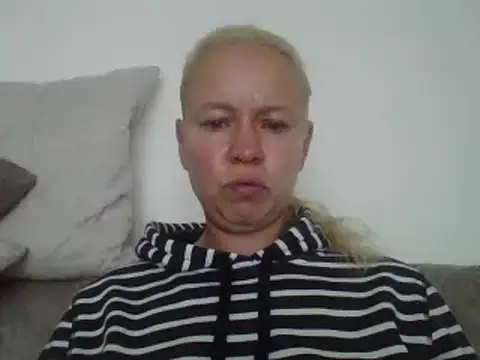 Jennyblondeuk - strip and pussy and anal toy show