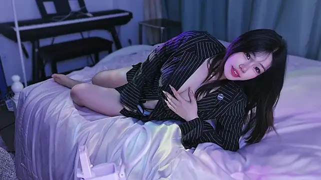 Serendipity-01 - 带宝宝参观bella 女王的床