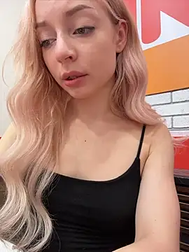 Melissa_grr - Pinch my hard NIPPLES in crowded bk