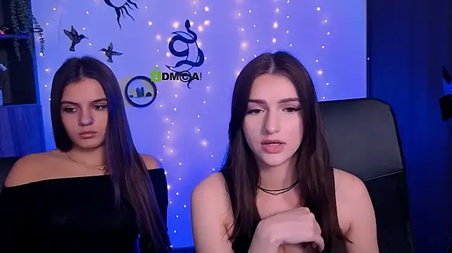 Lisa_dark_ - hand bra