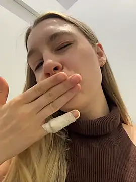 SashaCatt - Masturbation completely naked 😈
