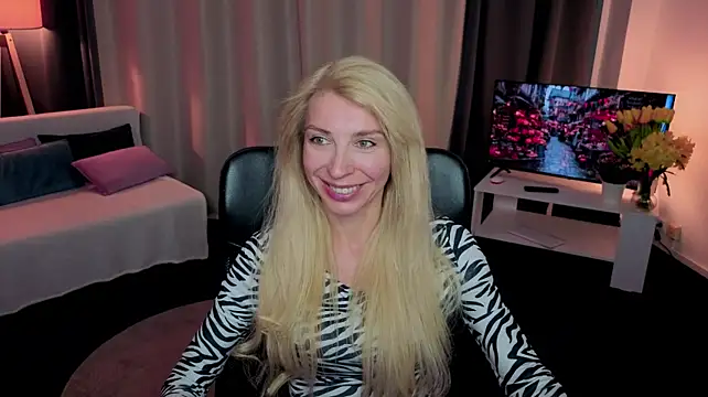 EllisSkyy - Eye contact