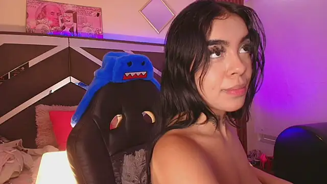 Bratz_x - Closing pose in doggy style + Ass spank