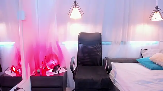 Sophiahar - Take off your shorts + anal plug
