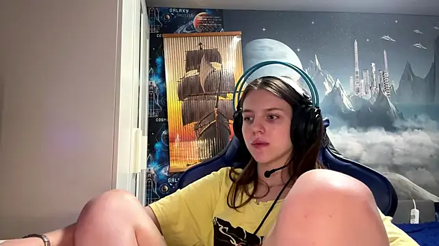 Yourcutiearia - Eye contact into the cam